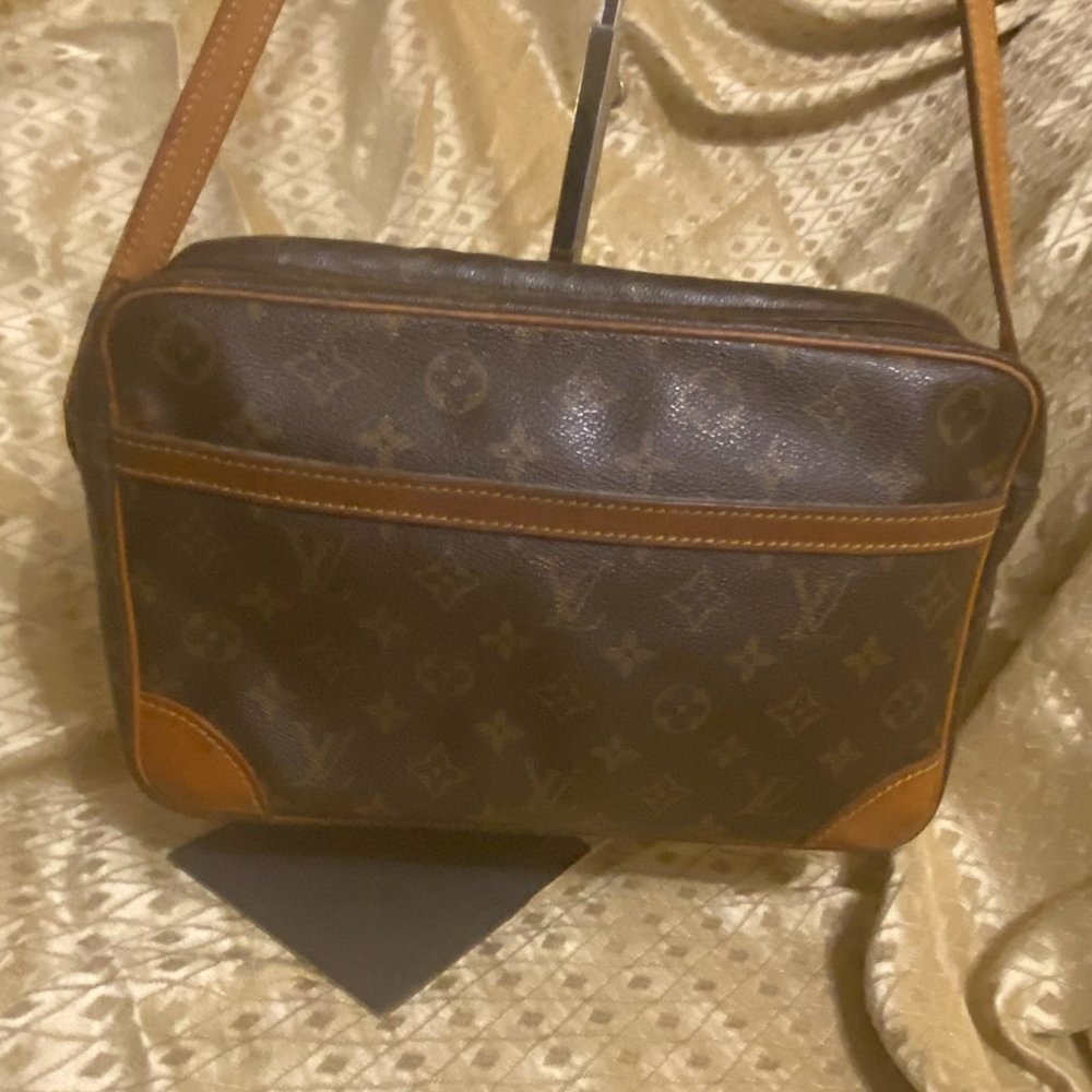 Authentic LOUIS VUITTON Trocadero 30 Monogram Shoulder Bag Purse
